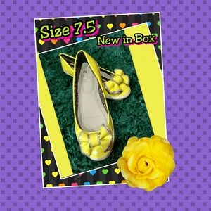New in Box Nicole Lee Yellow Zipper Flats